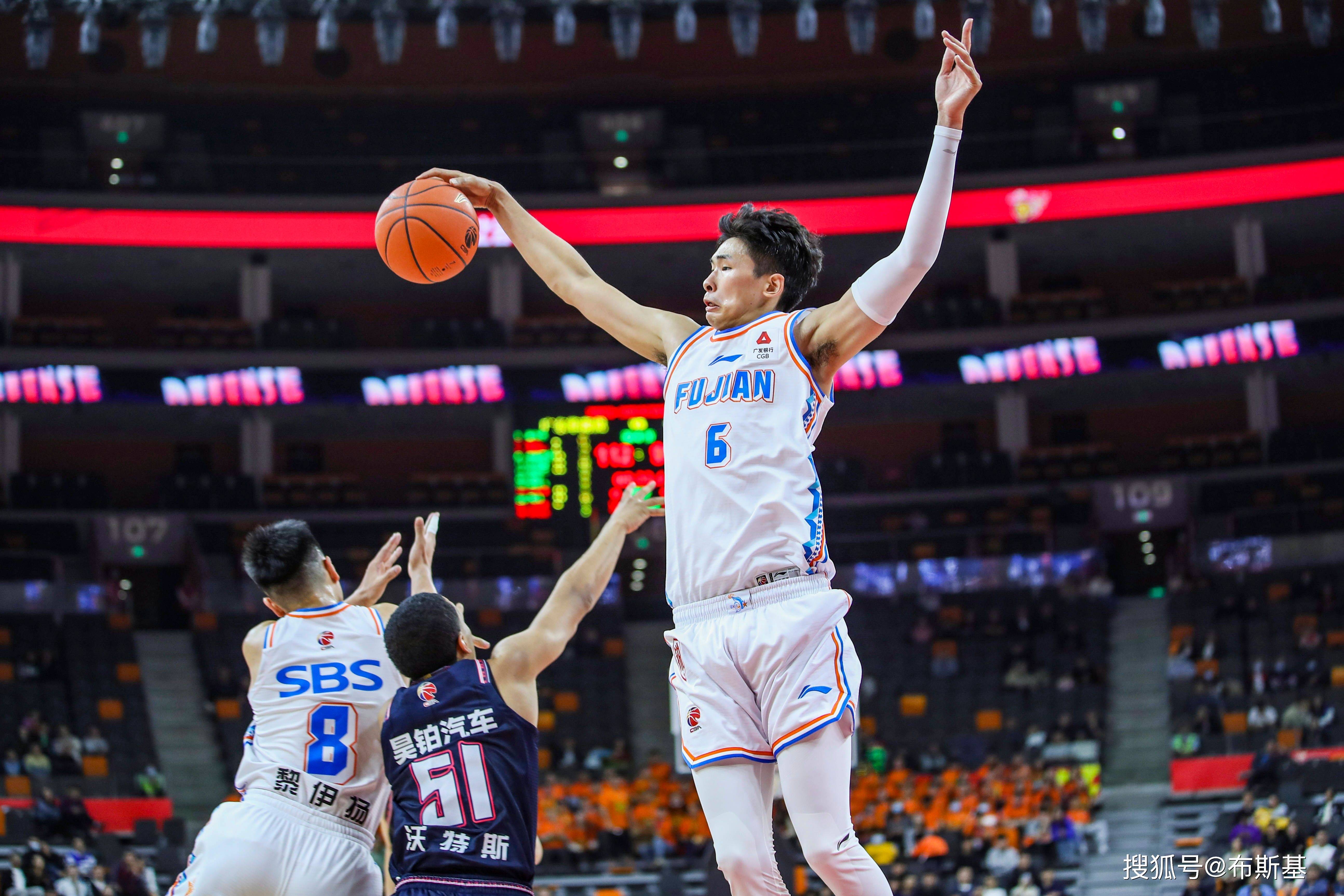 CBA常规赛倒计时，夏洛特黄蜂赛后内部沟通，细节引发关注，信心回归，年轻球员得到机会的简单介绍